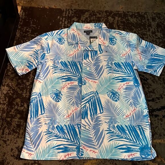 NWT Tommy Hilfiger Boys' Short Sleeve Woven Button-Down Shirt - Picture 1 of 3